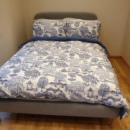 London Luxury Apartments 3 Bedroom Sleeps 8 With 3 Bathrooms 5 Mins Walk To Tube Station Free Parking Ilford Buitenkant foto