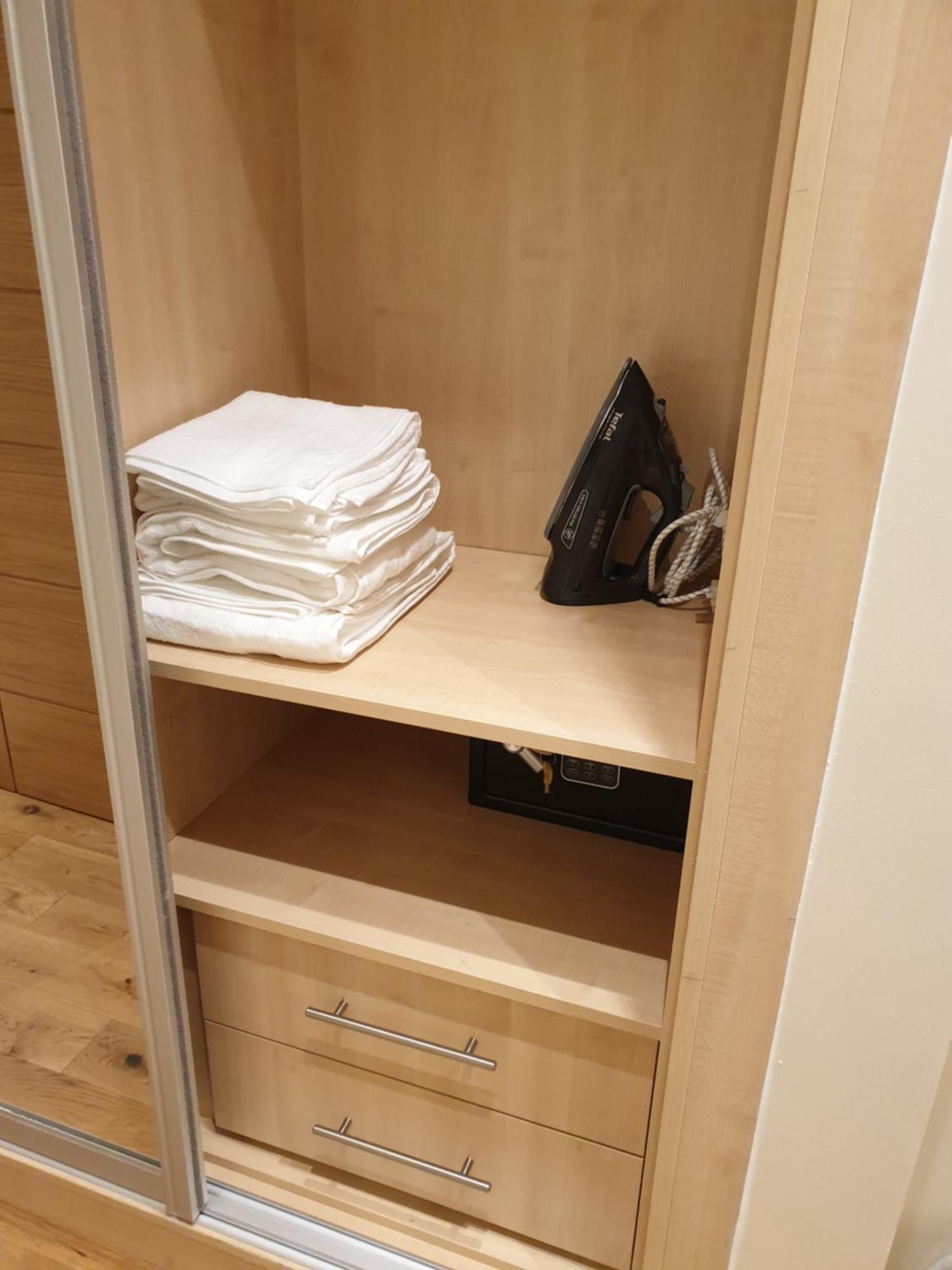 London Luxury Apartments 3 Bedroom Sleeps 8 With 3 Bathrooms 5 Mins Walk To Tube Station Free Parking Ilford Buitenkant foto
