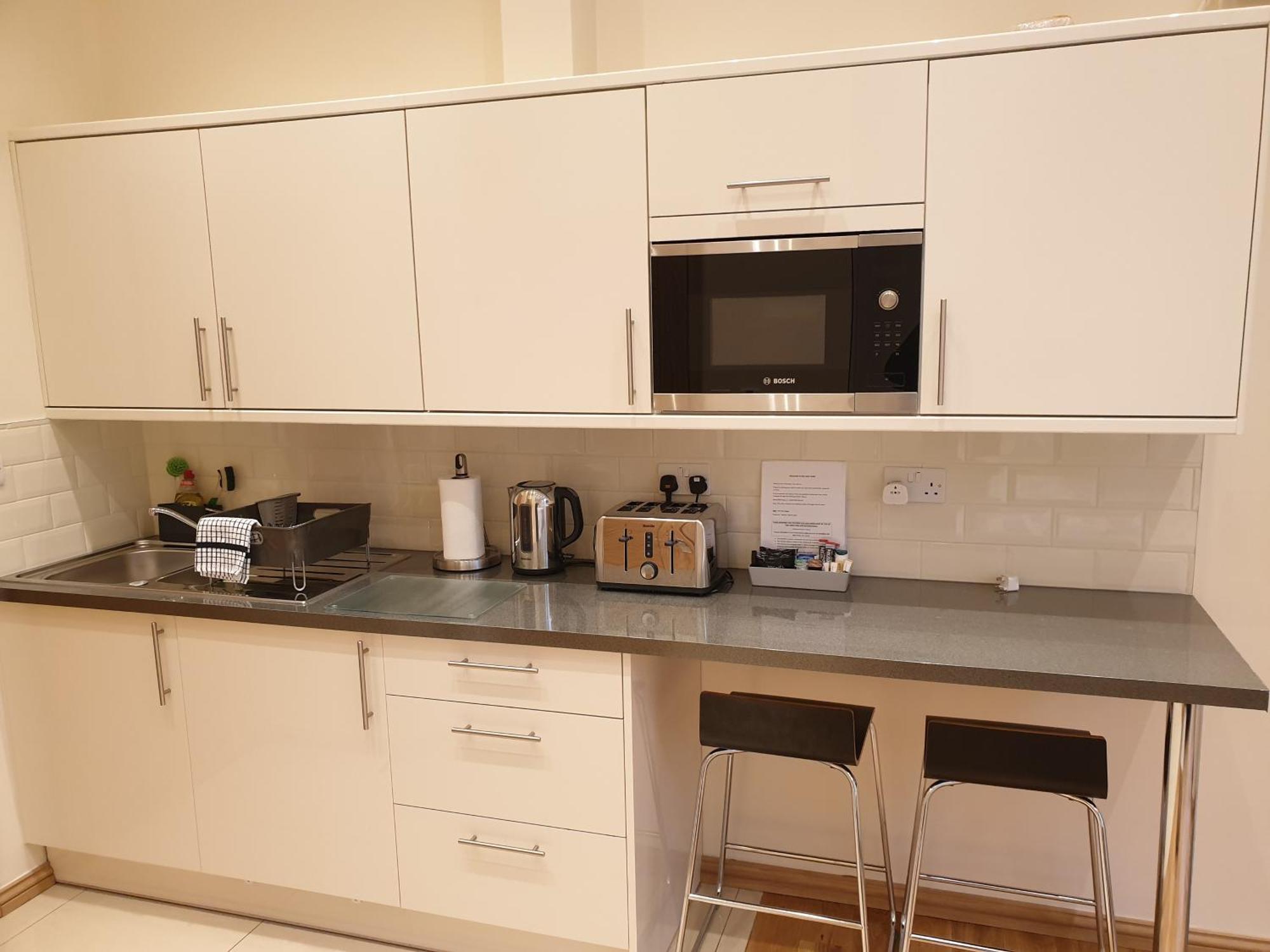 London Luxury Apartments 3 Bedroom Sleeps 8 With 3 Bathrooms 5 Mins Walk To Tube Station Free Parking Ilford Buitenkant foto