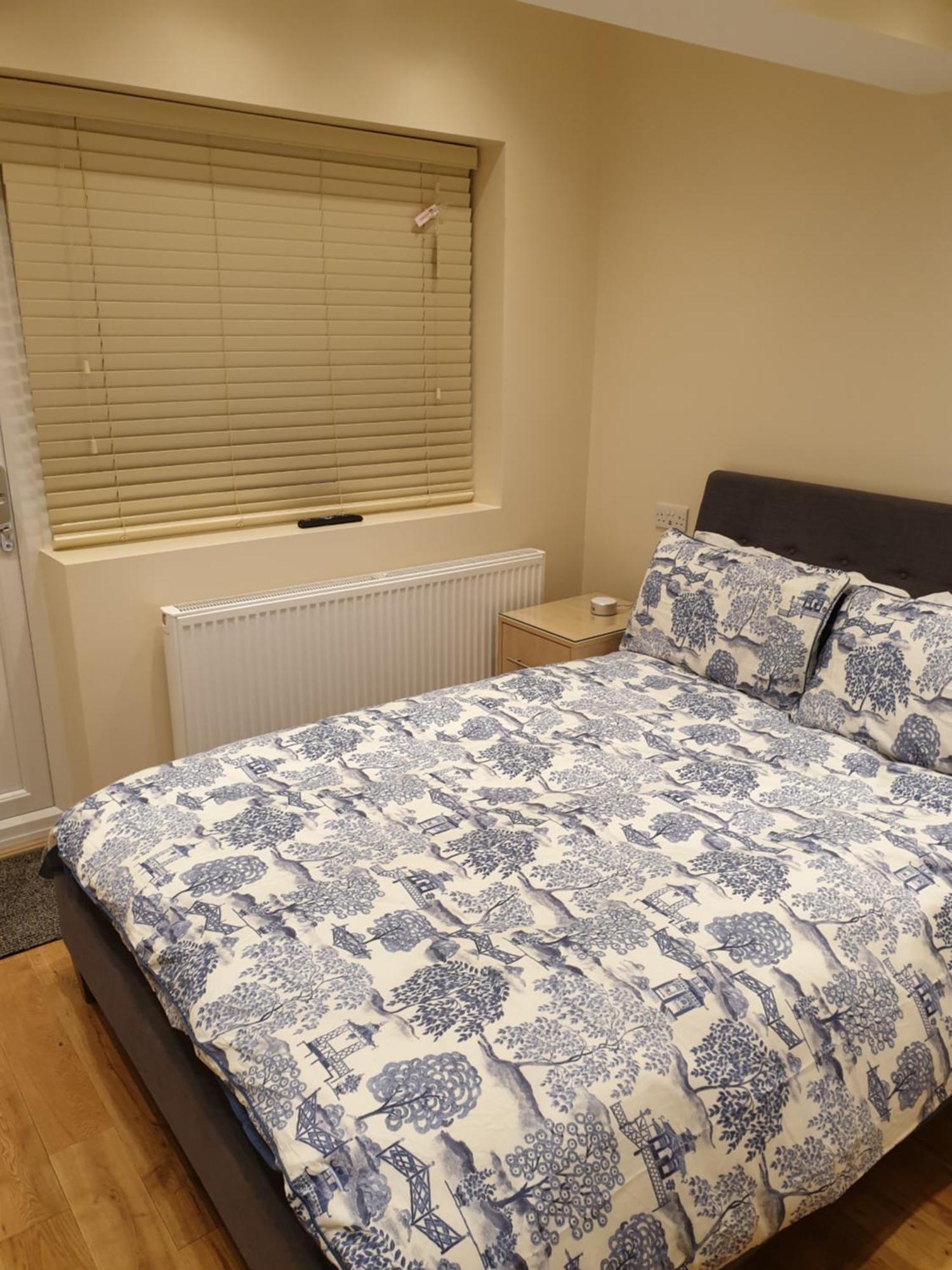 London Luxury Apartments 3 Bedroom Sleeps 8 With 3 Bathrooms 5 Mins Walk To Tube Station Free Parking Ilford Buitenkant foto